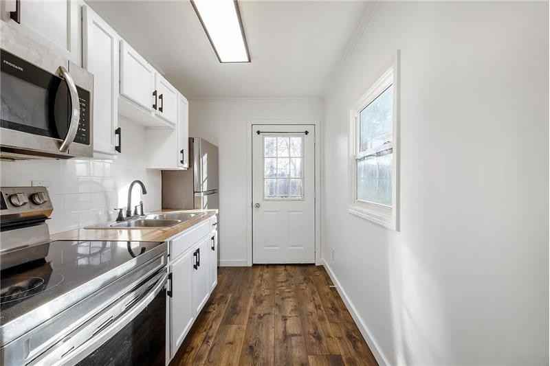 6615 Charles St - Photo 6 of 13