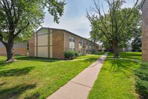 featured image of 946 W Macarthur Ave