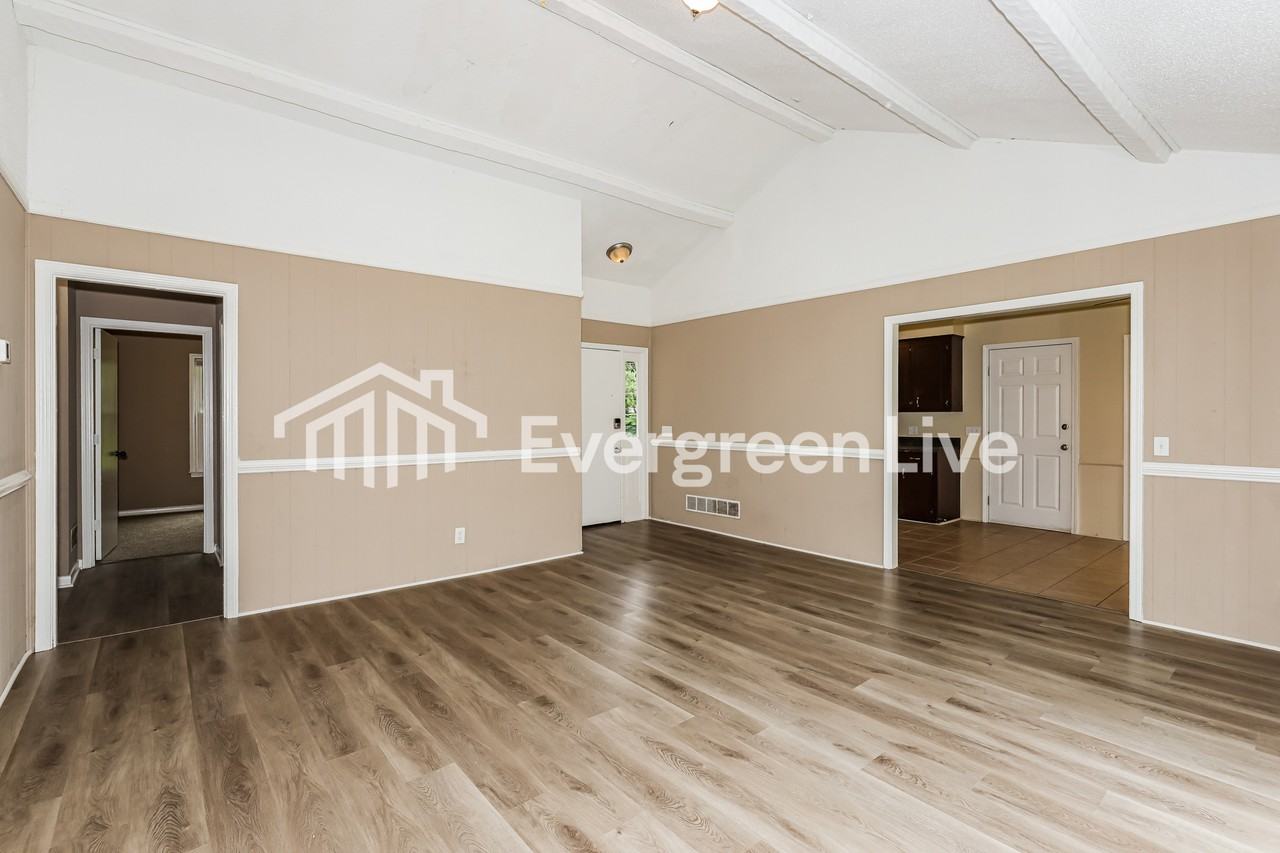 3301 Padgett Rd - Photo 3 of 15