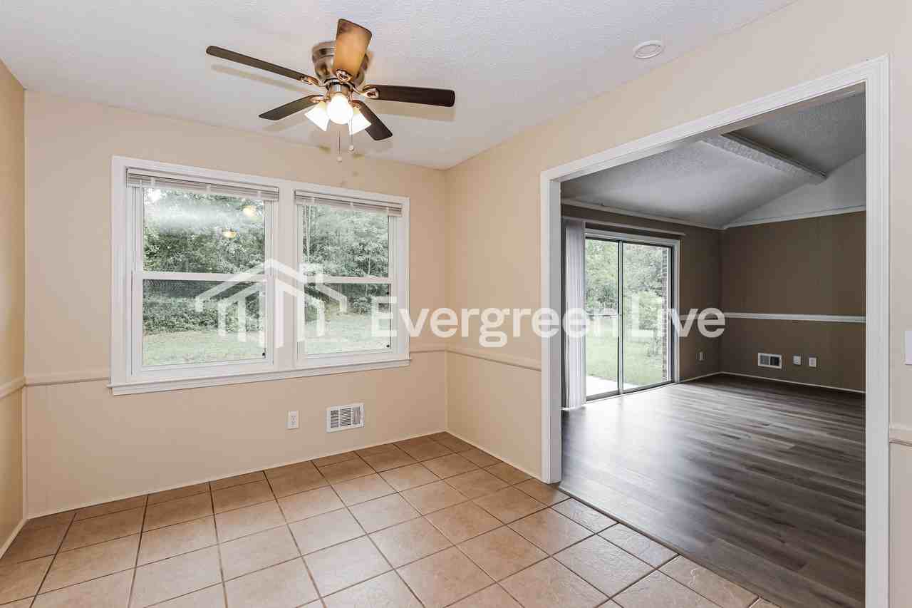 3301 Padgett Rd - Photo 4 of 15