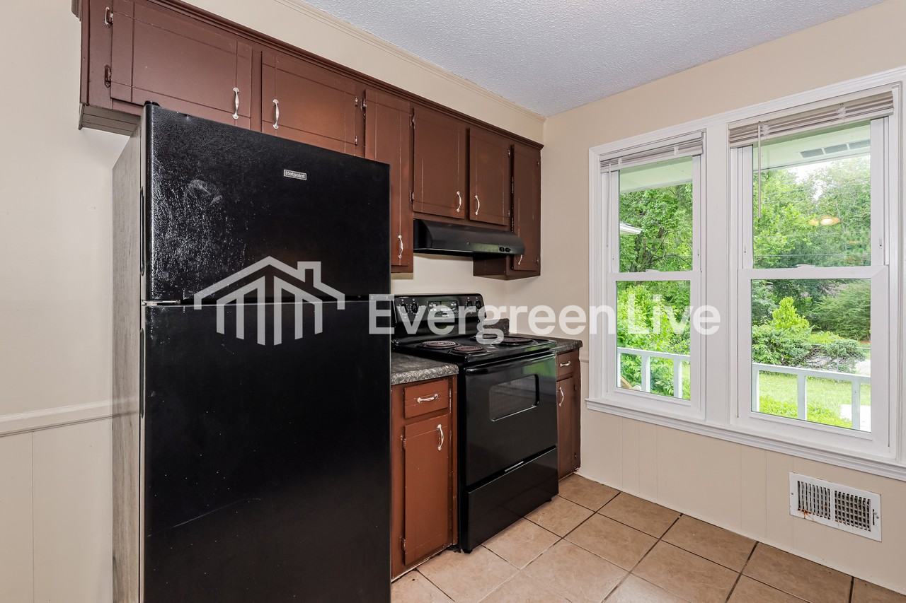 3301 Padgett Rd - Photo 6 of 15