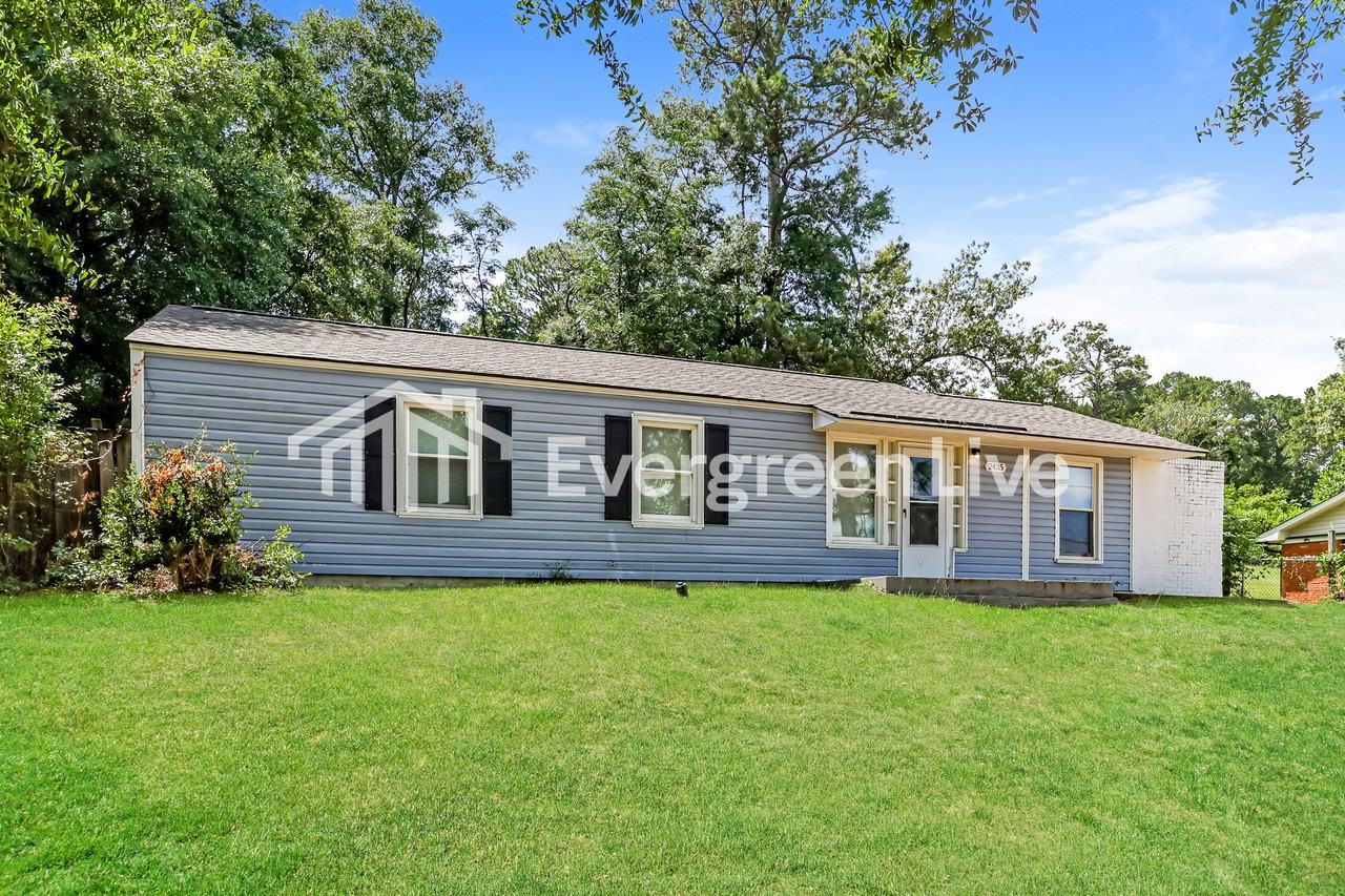 2435 Sumac Dr - Photo 2 of 15