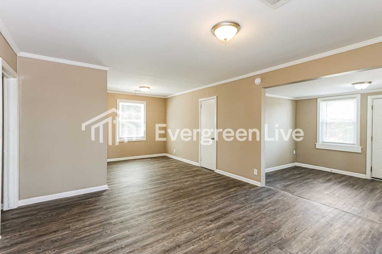 2435 Sumac Dr - Photo 3 of 15