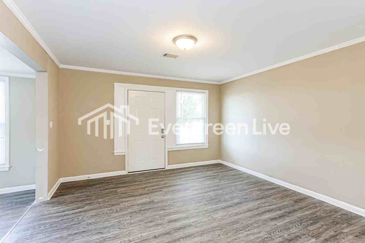 2435 Sumac Dr - Photo 4 of 15