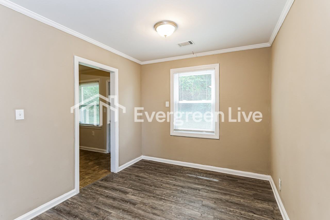 2435 Sumac Dr - Photo 5 of 15