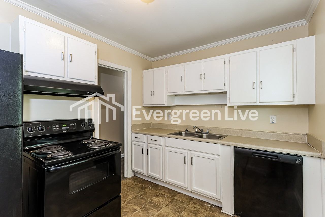 2435 Sumac Dr - Photo 7 of 15