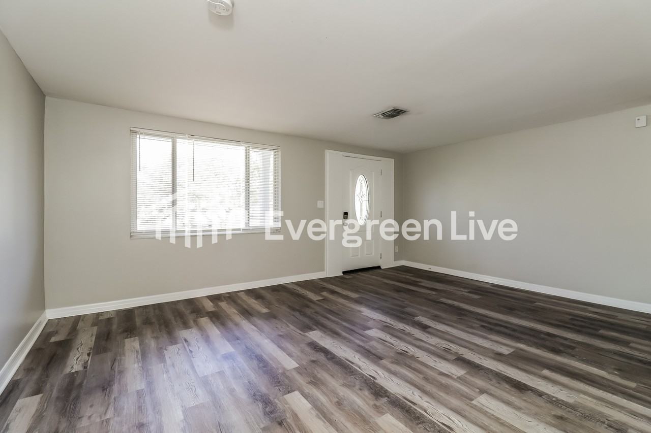 12904 Kings Manor Ave - Photo 3 of 15