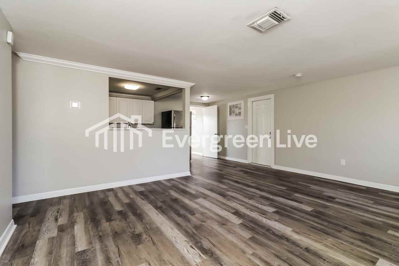 12904 Kings Manor Ave - Photo 4 of 15