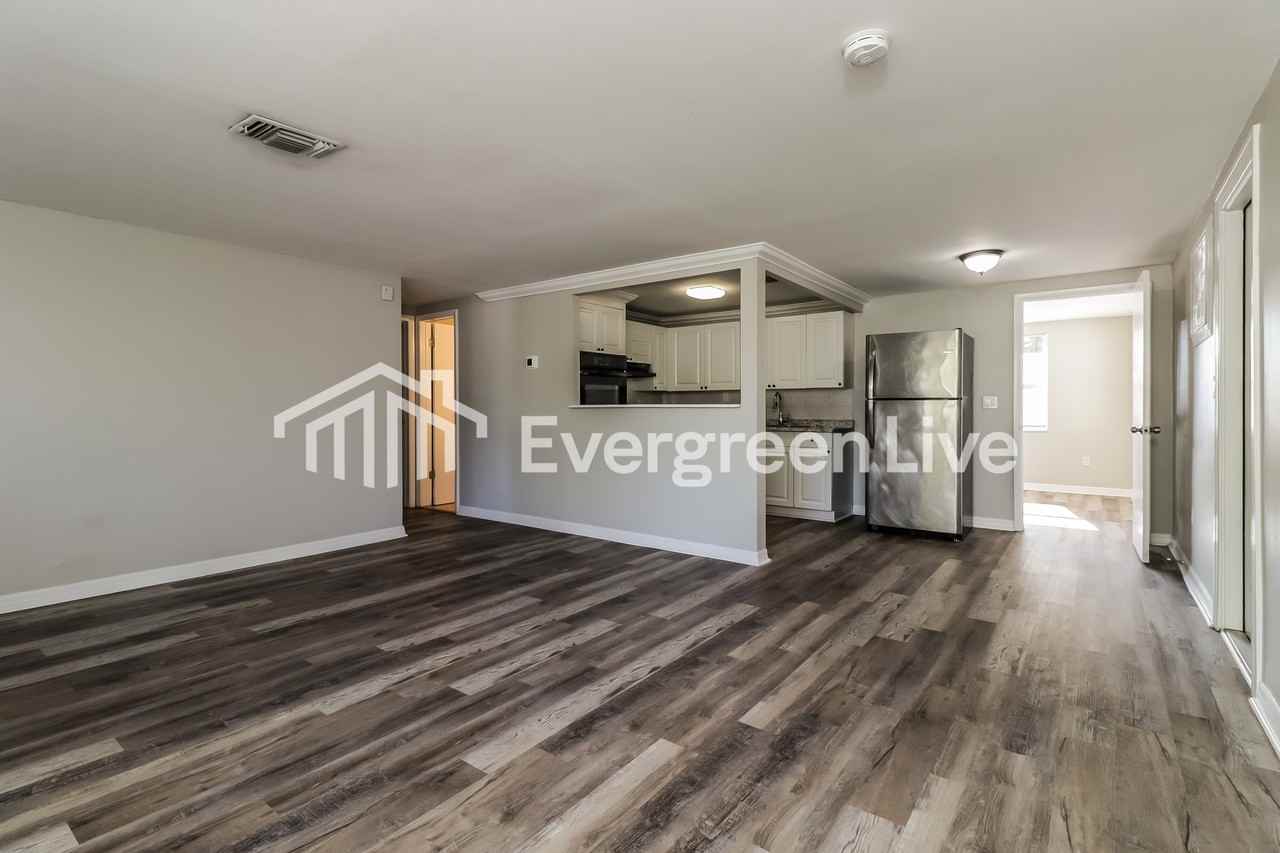 12904 Kings Manor Ave - Photo 5 of 15