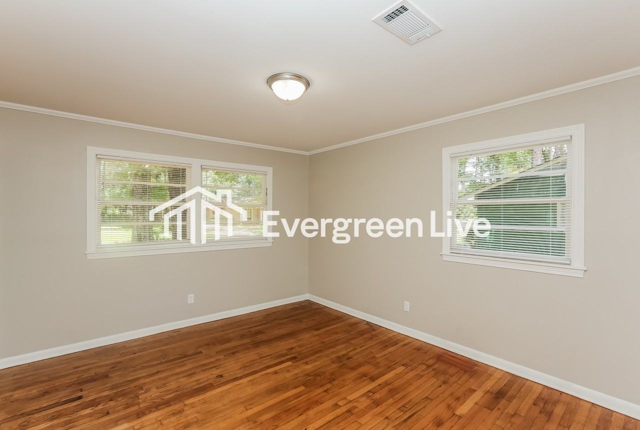 5538 Pine Lane Dr - Photo 4 of 35