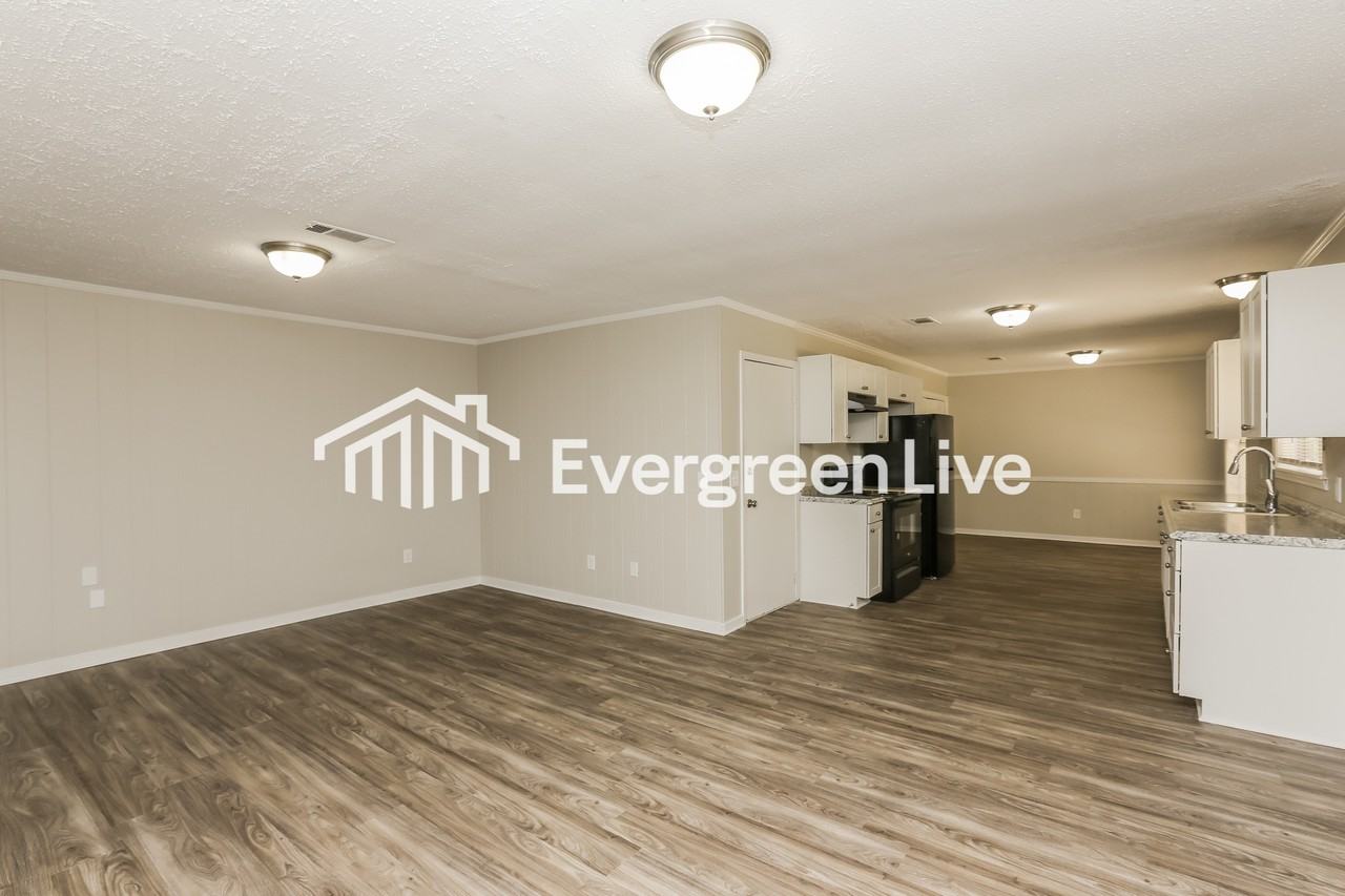 658 Tifton Dr - Photo 2 of 15