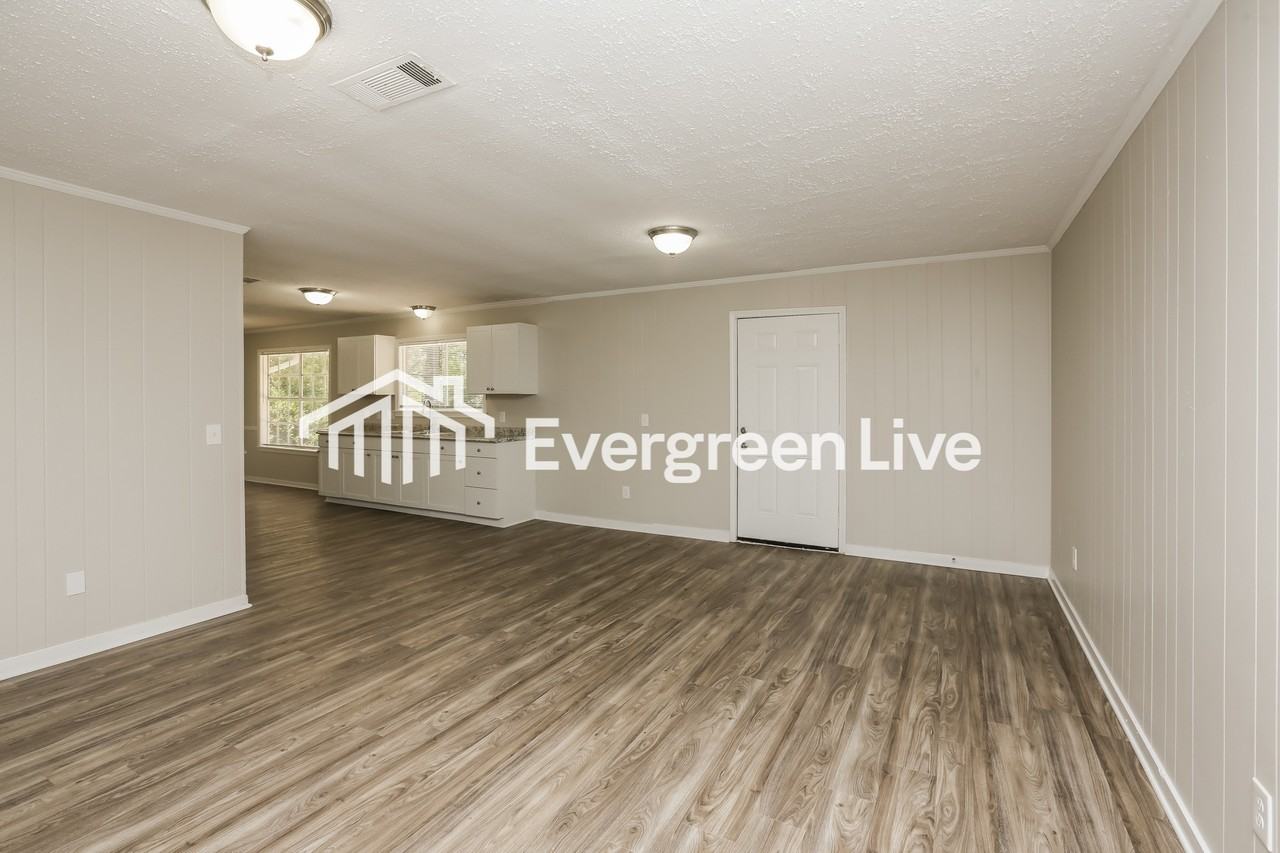 658 Tifton Dr - Photo 3 of 15