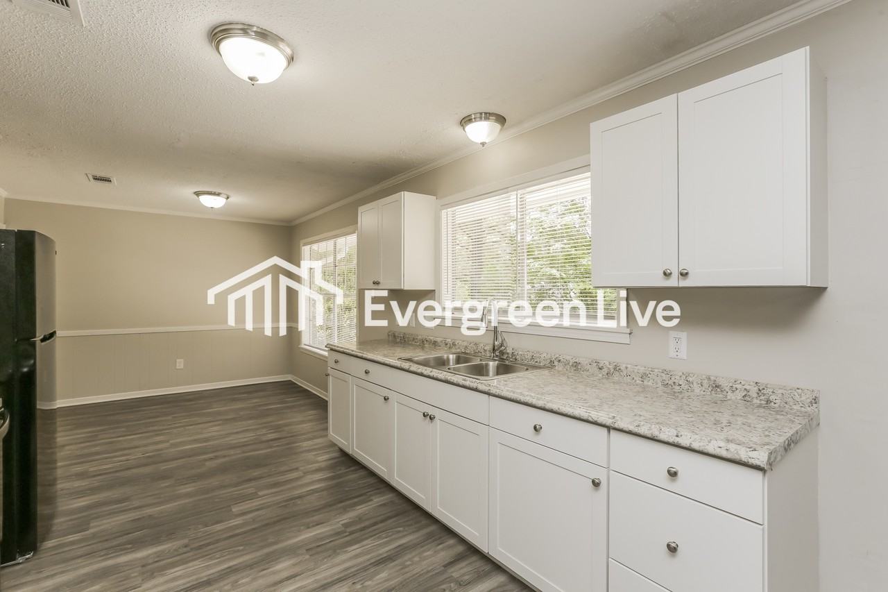 658 Tifton Dr - Photo 5 of 15