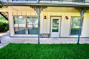 featured image of 202 E Oak St