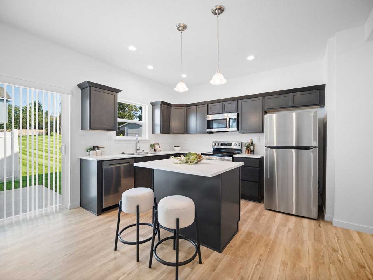 817 E F St #A - Photo 4 of 18