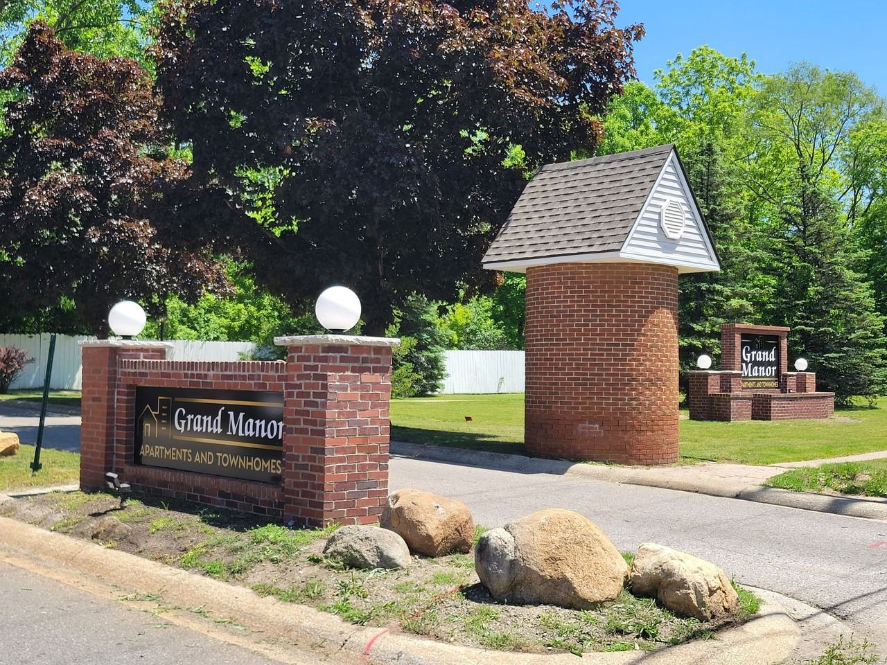 Grand Manor Apartments - Photo 2 of 8