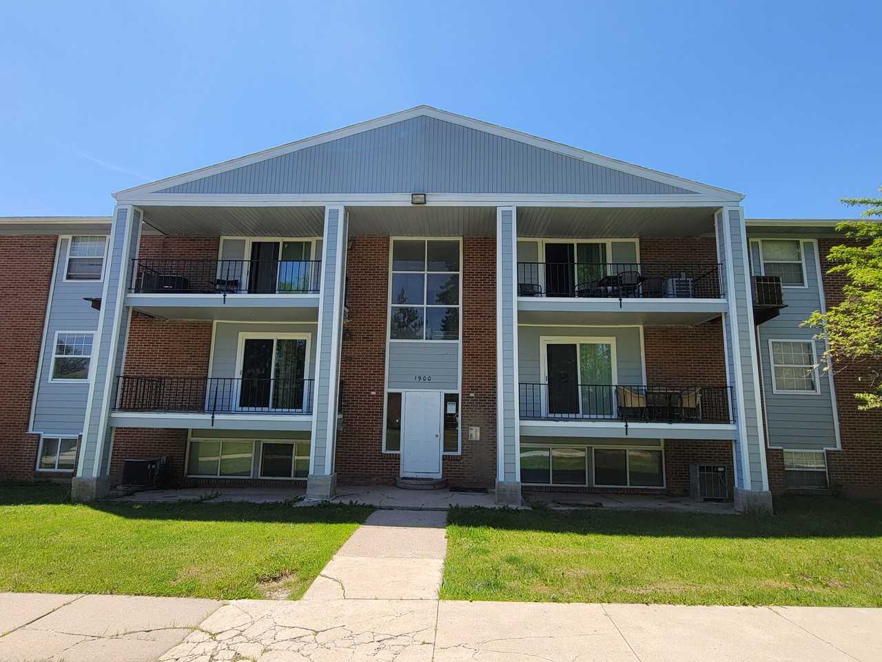 Grand Manor Apartments - Photo 3 of 8