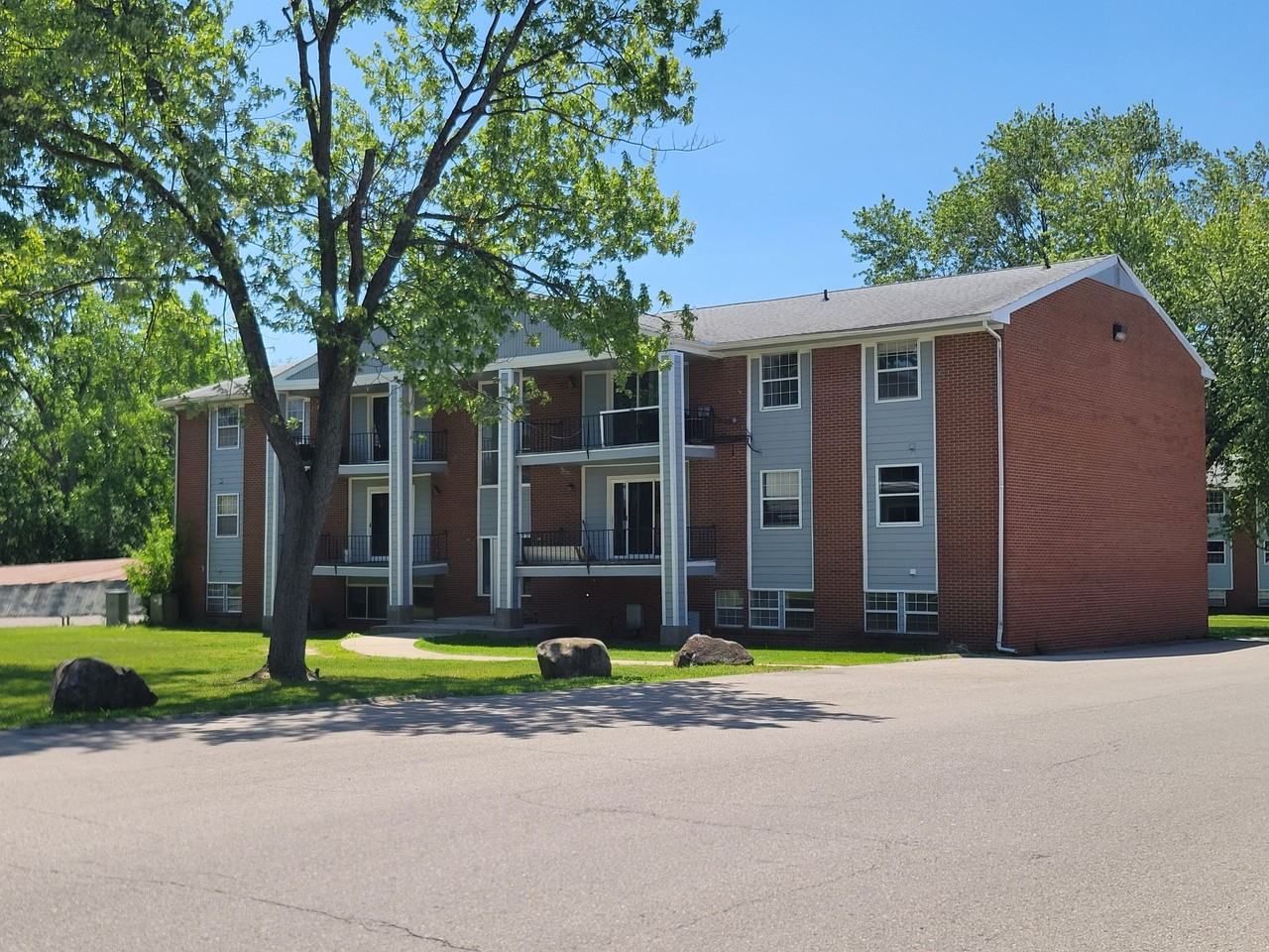 Grand Manor Apartments - Photo 5 of 8