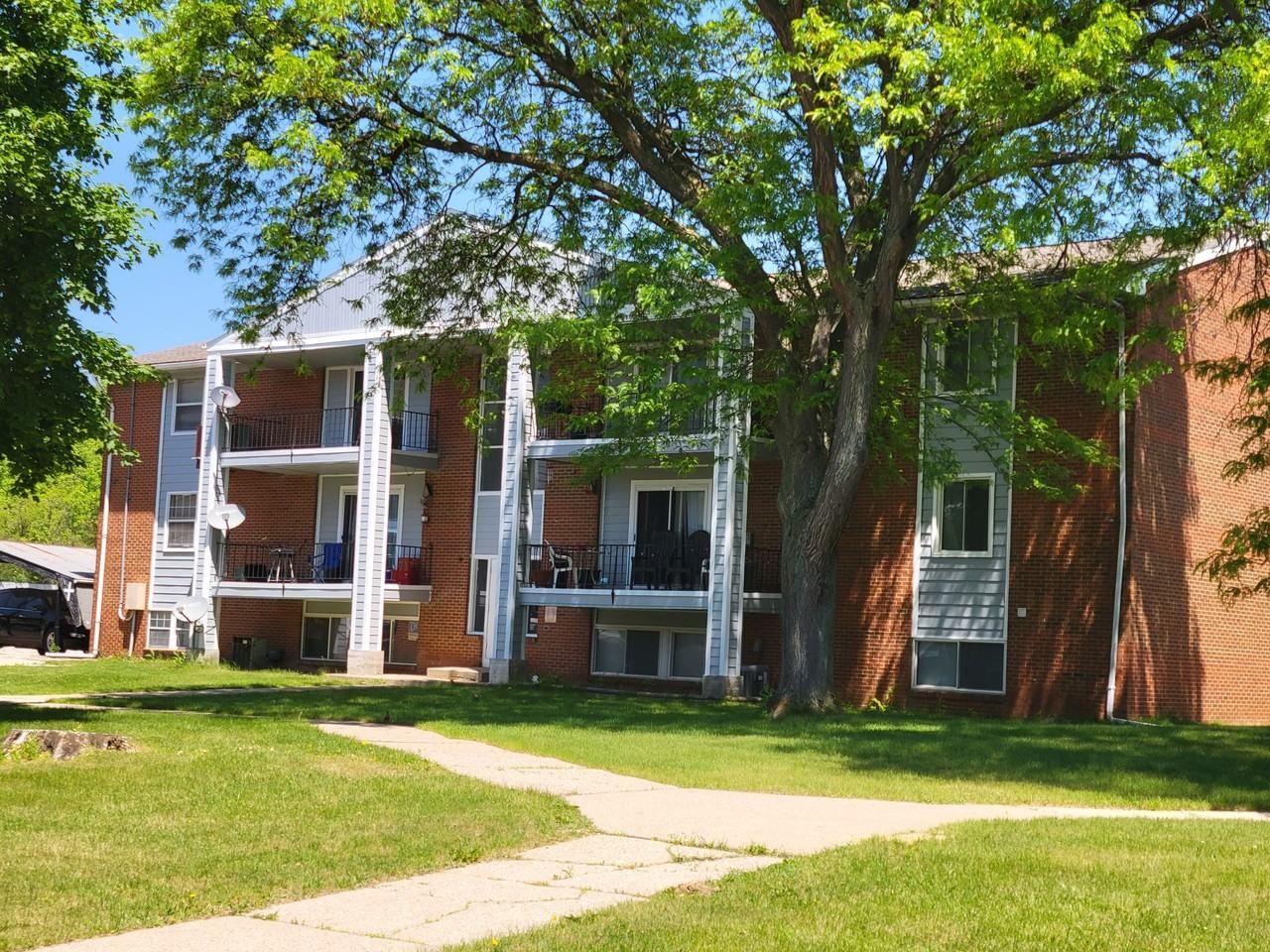 Grand Manor Apartments - Photo 6 of 8