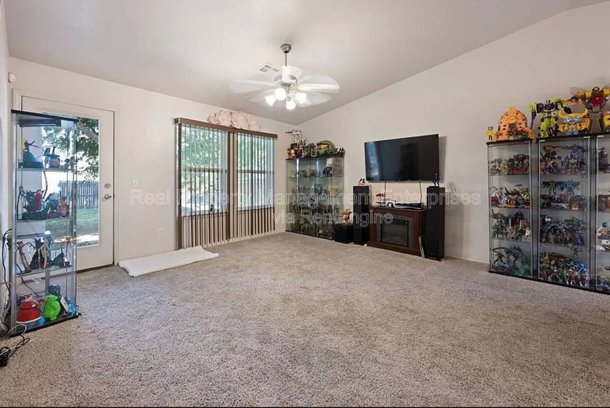1809 Nw 146th St - Photo 3 of 10