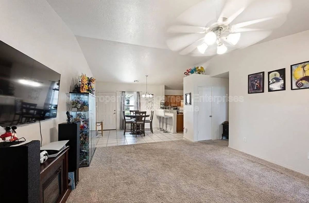 1809 Nw 146th St - Photo 4 of 10