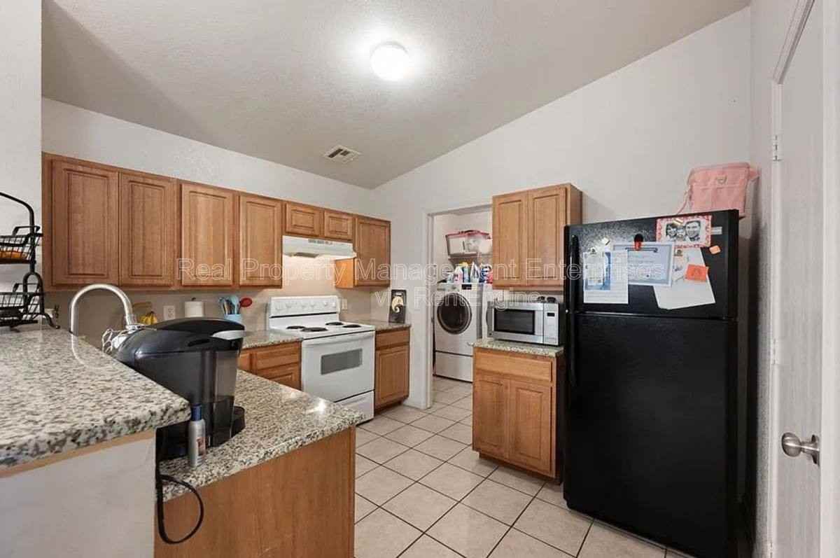 1809 Nw 146th St - Photo 7 of 10