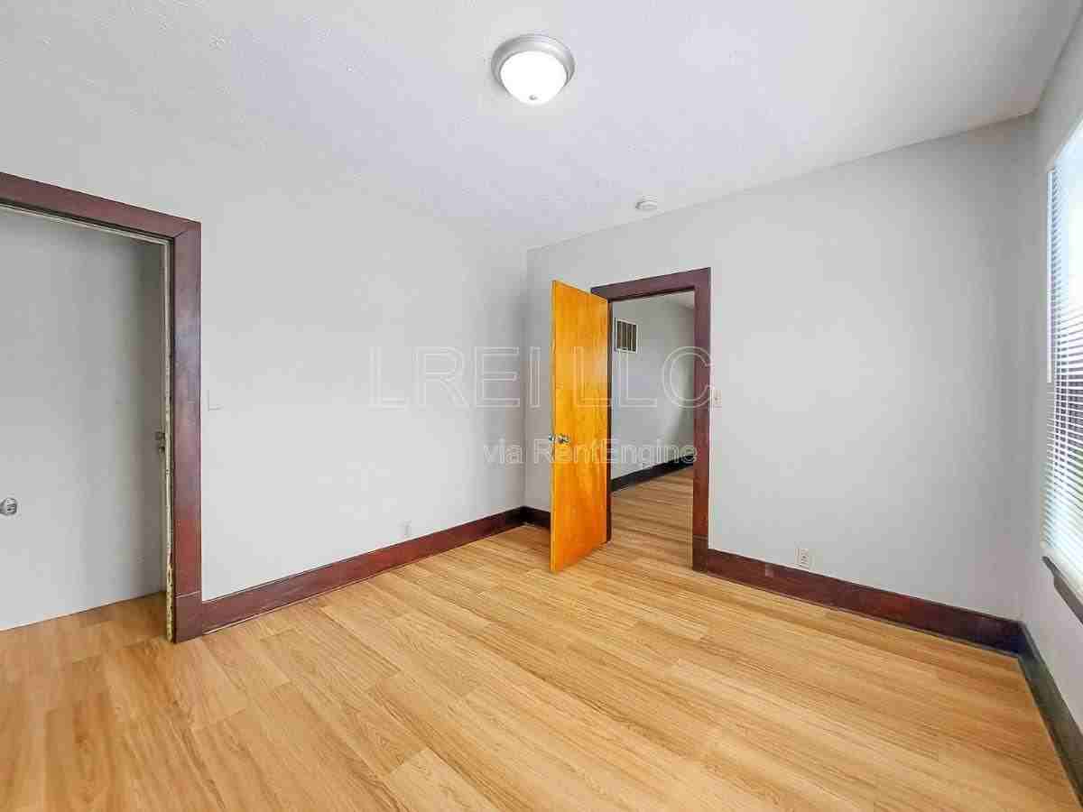 2733 Chase Ct - Photo 3 of 10