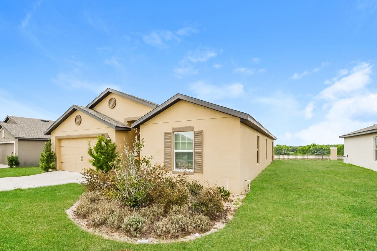 1635 Swan Lake Cir - Photo 2 of 16