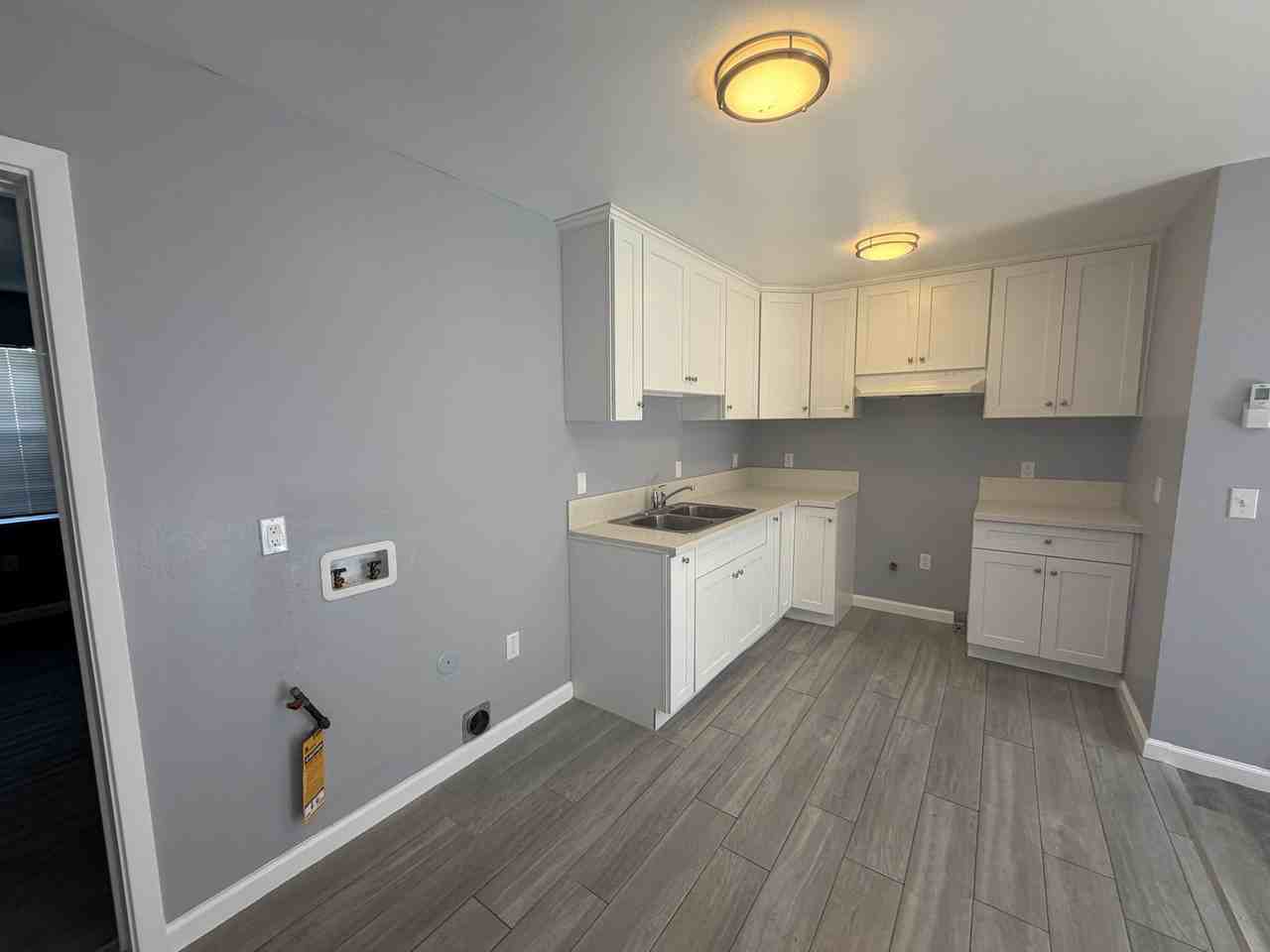 14922 Lemoli Avenue #14922 - Photo 4 of 8
