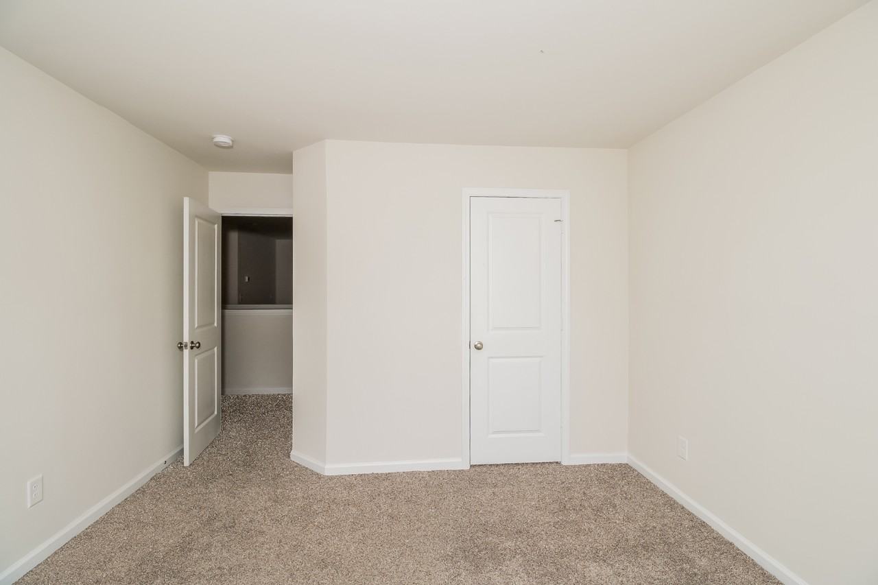 323 Longstone Ct - Photo 7 of 12