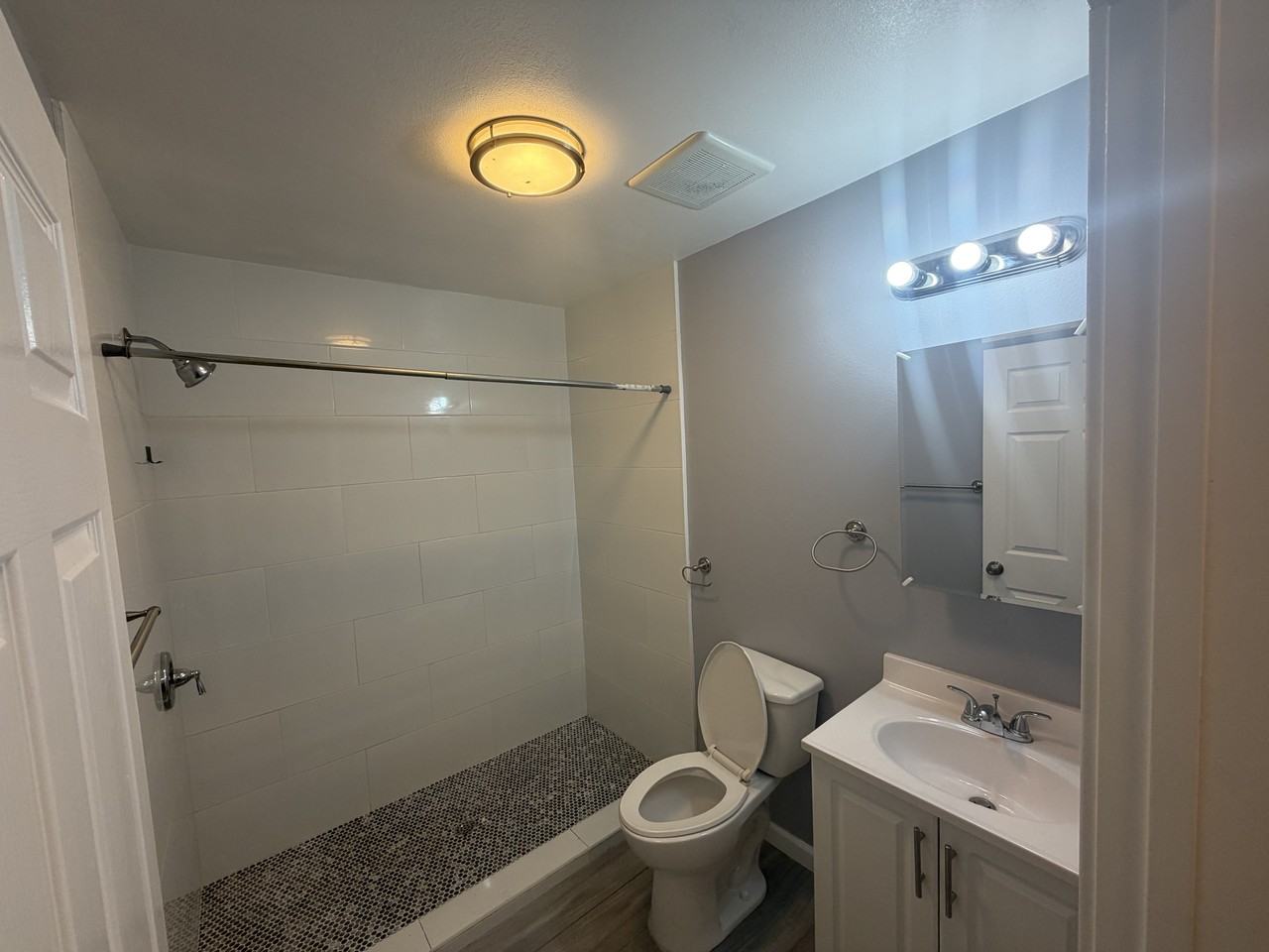 14922 Lemoli Avenue #14922 - Photo 6 of 8