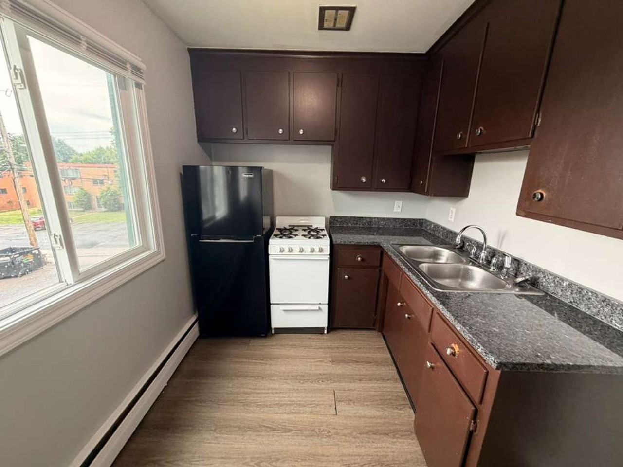 Hillside Apts - Photo 5 of 9