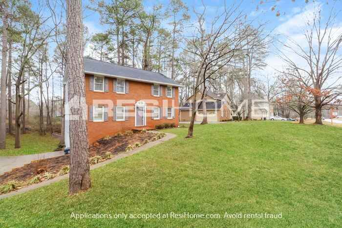 1512 Hillside Dr Se - Photo 2 of 21