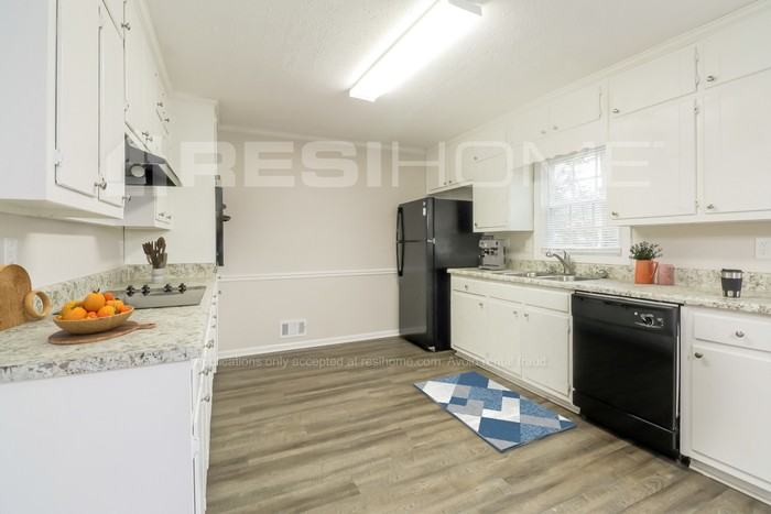1512 Hillside Dr Se - Photo 3 of 21