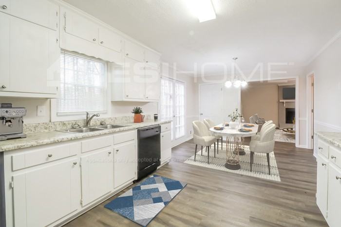 1512 Hillside Dr Se - Photo 4 of 21