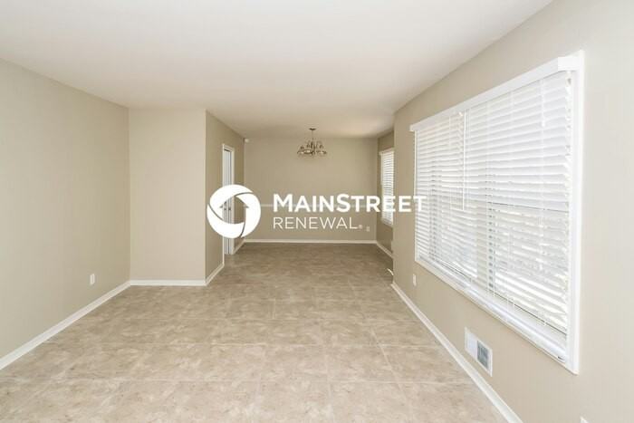 1525 Pine Tree Dr - Photo 2 of 15