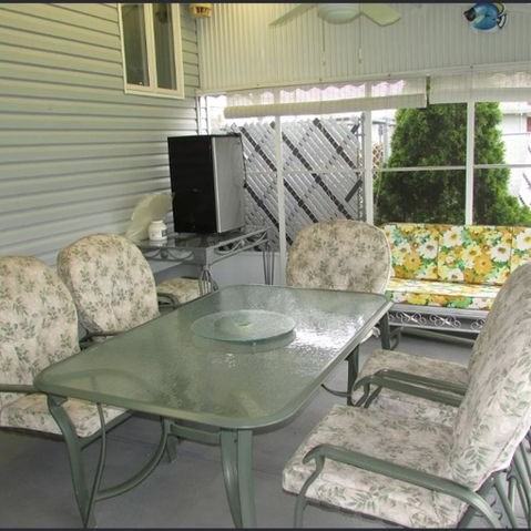 215 Albany Ave - Photo 7 of 24