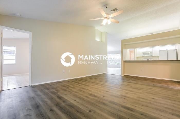 3917 Warren St - Photo 2 of 15