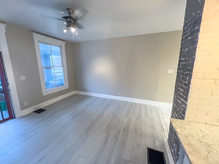 837 N Park Ave #A - Photo 5 of 16