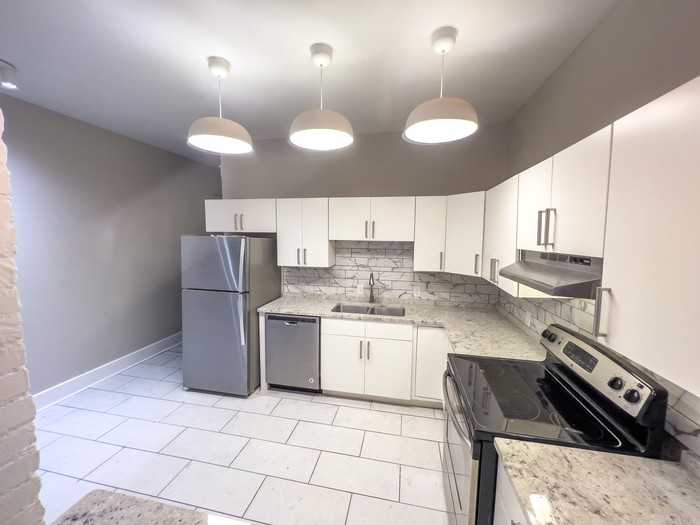 837 N Park Ave #A - Photo 7 of 16