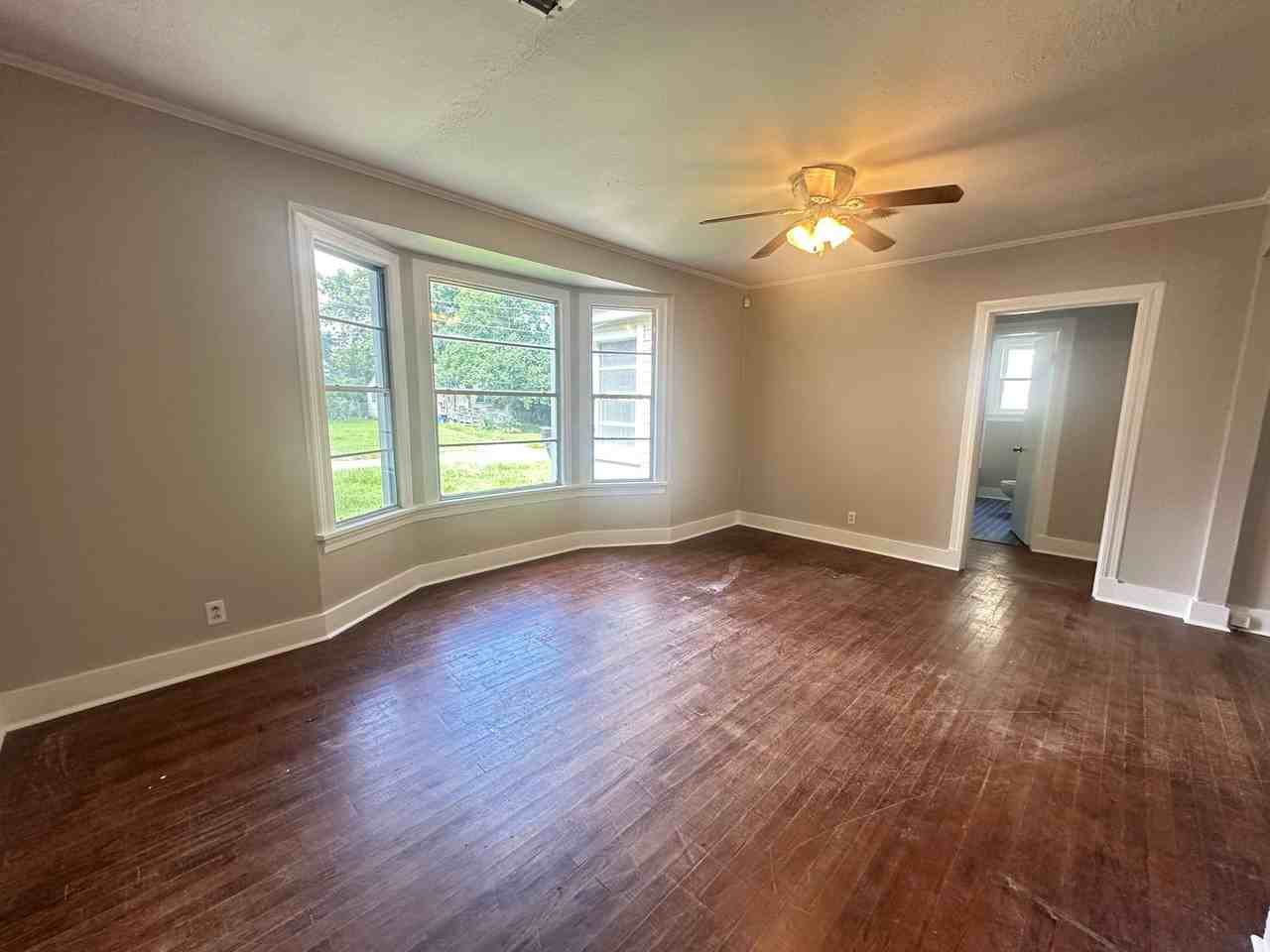 255 E Ratcliff St - Photo 2 of 14