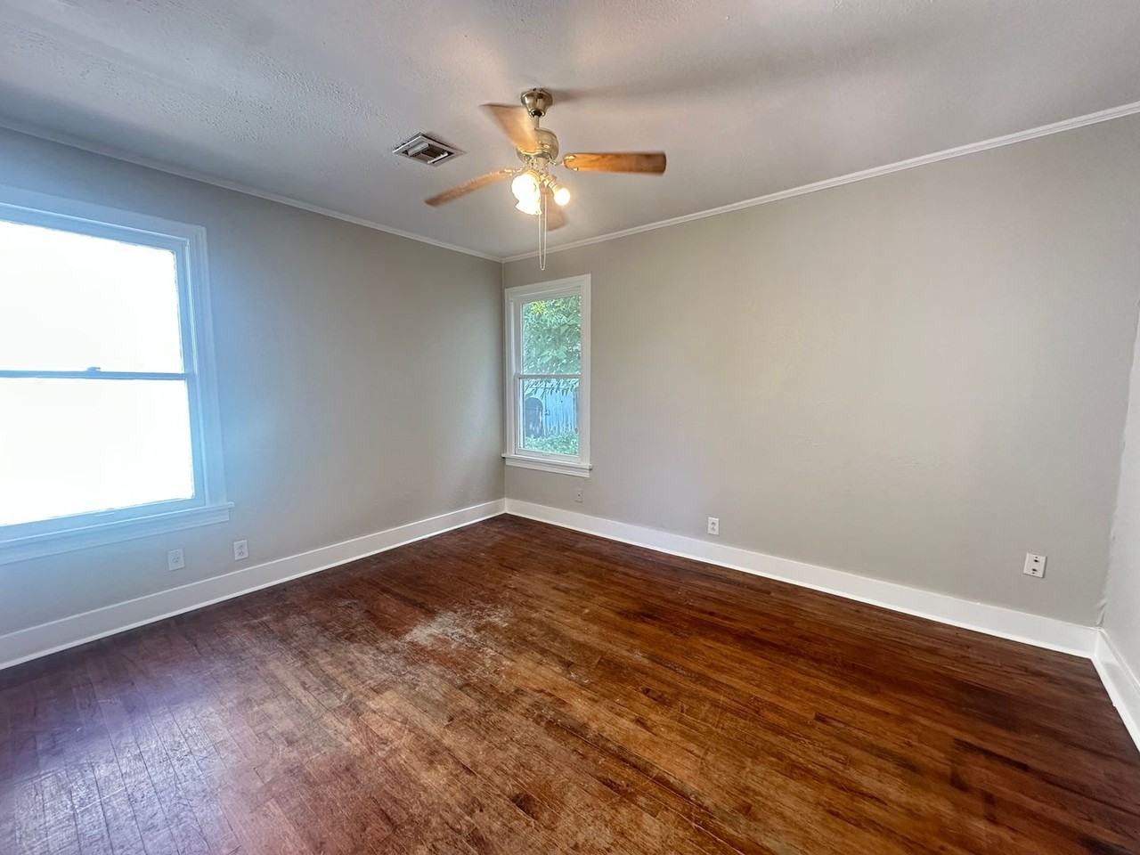 255 E Ratcliff St - Photo 5 of 14