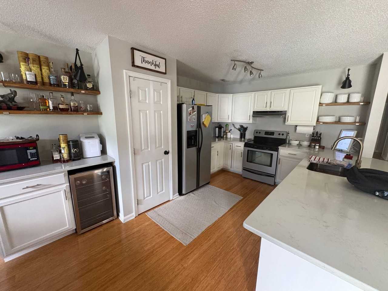 10021 Bellflower Way - Photo 2 of 15