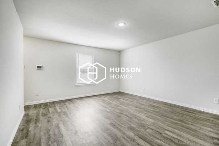 2033 Clay St - Photo 3 of 14