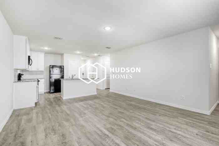 2033 Clay St - Photo 4 of 14