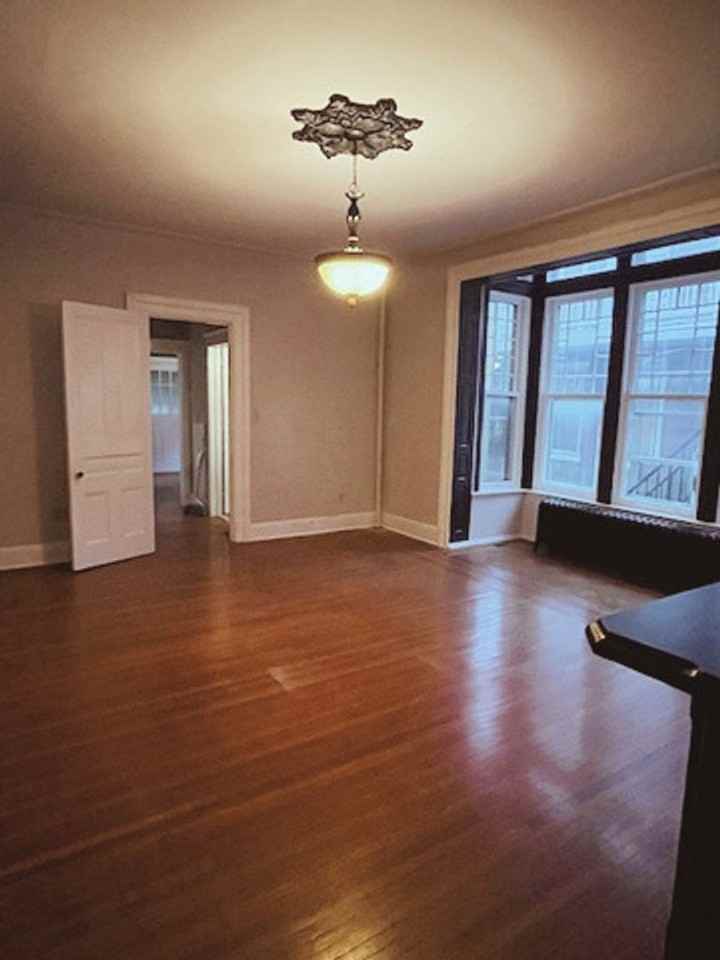 327 E Market St - Photo 3 of 5