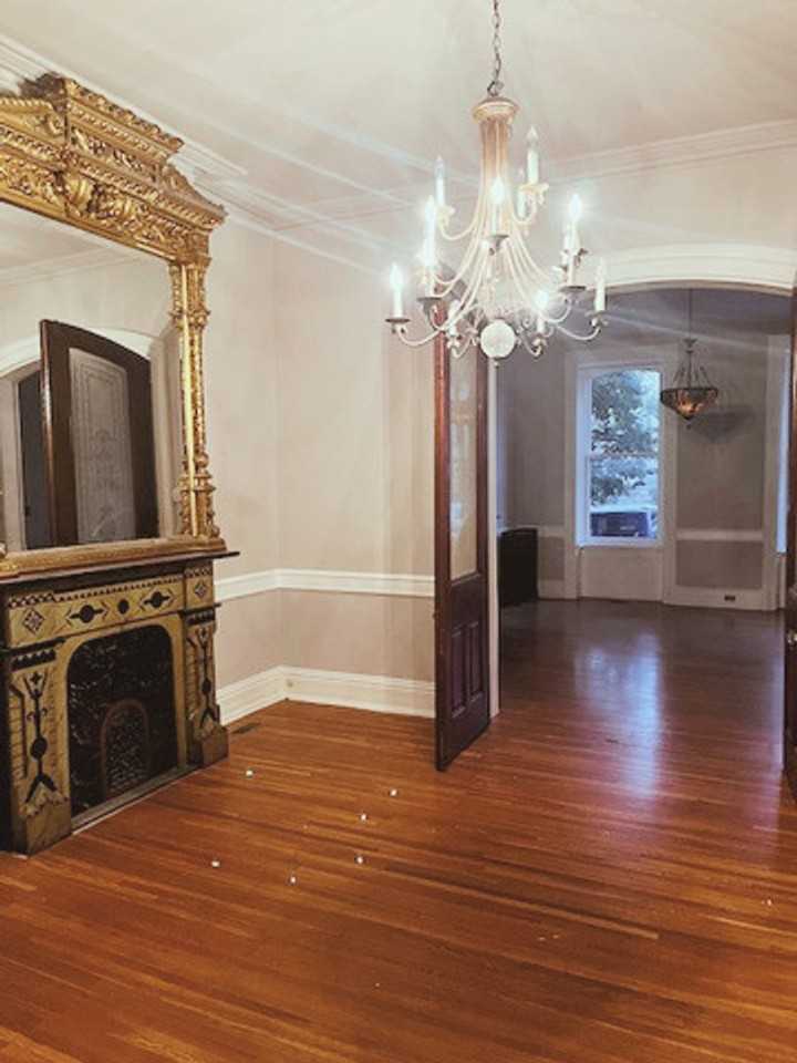 327 E Market St - Photo 4 of 5