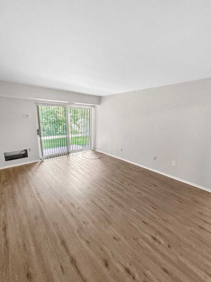 5085 Sanlin Dr - Photo 3 of 26