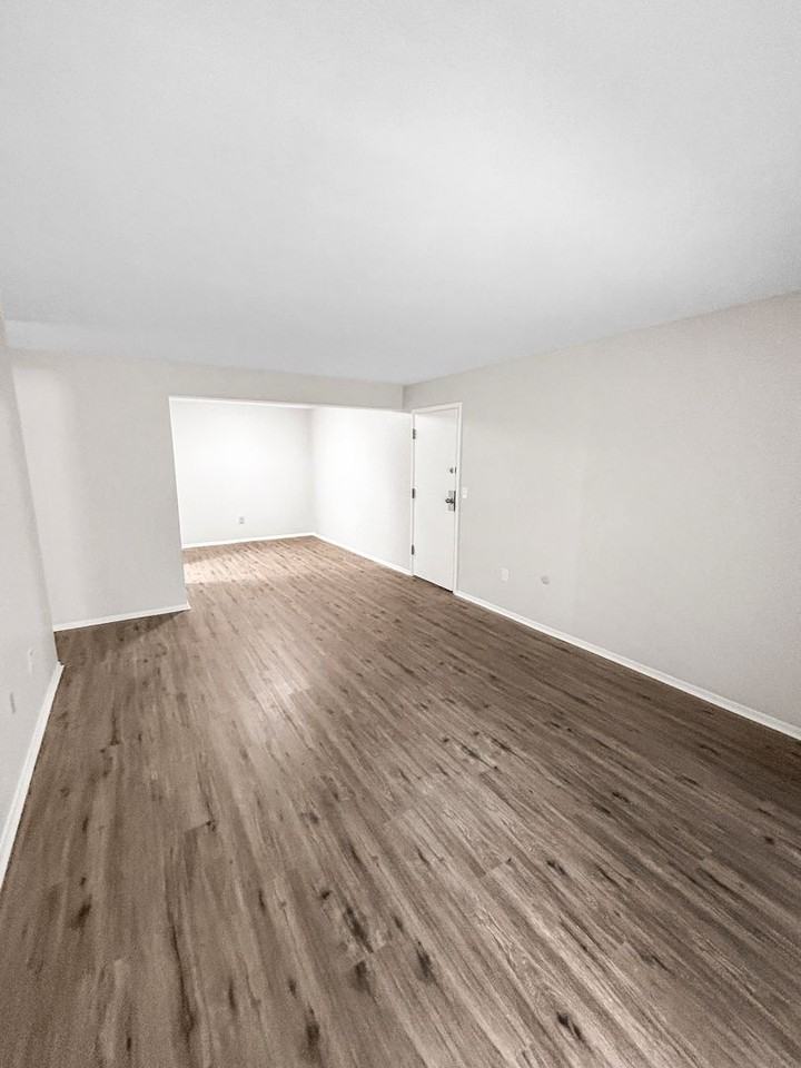 5085 Sanlin Dr - Photo 6 of 26