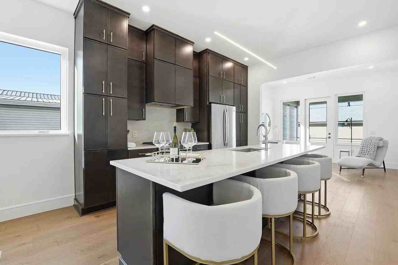 Luxury New Construction Rental Near Starland, SCAD & Ardsley Park with Garage and Private Courtyard - Photo 3 of 29
